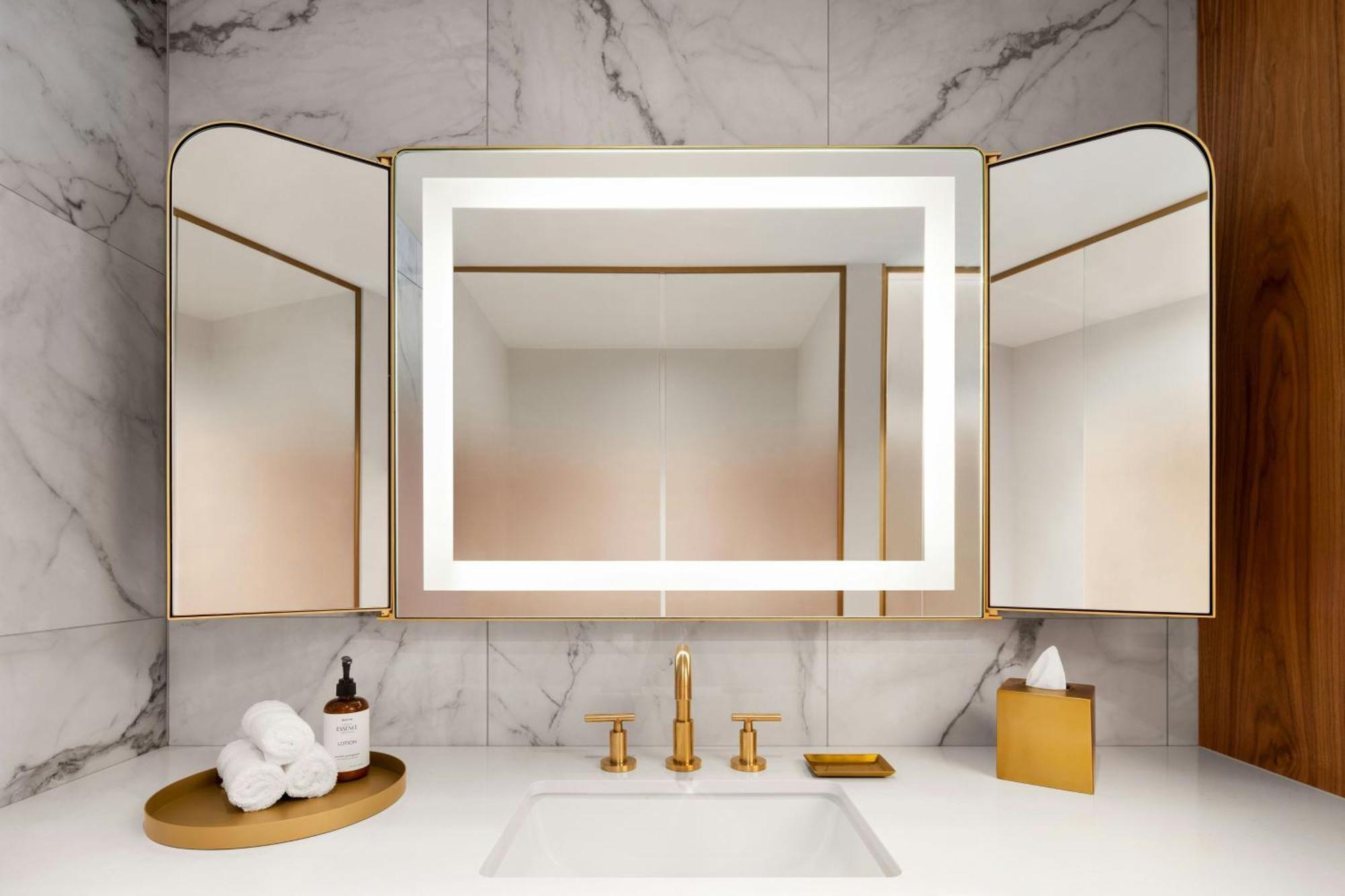 Honeyrose Hotel, Montreal, A Tribute Portfolio Hotel Exteriér fotografie Bathroom fixtures by Dornbracht